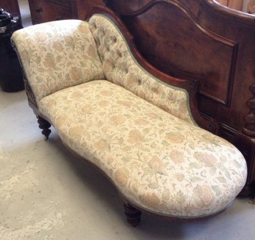 Antique Victorian Walnut Chaise Longue on Turned Legs