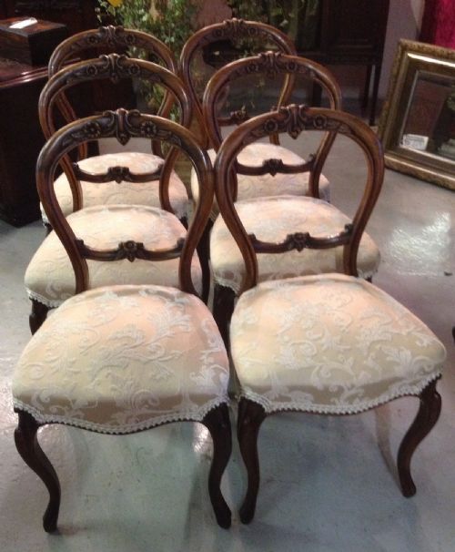 Victorian Set of Six Walnut Balloon Backed Dining Chairs on Cabriole Legs