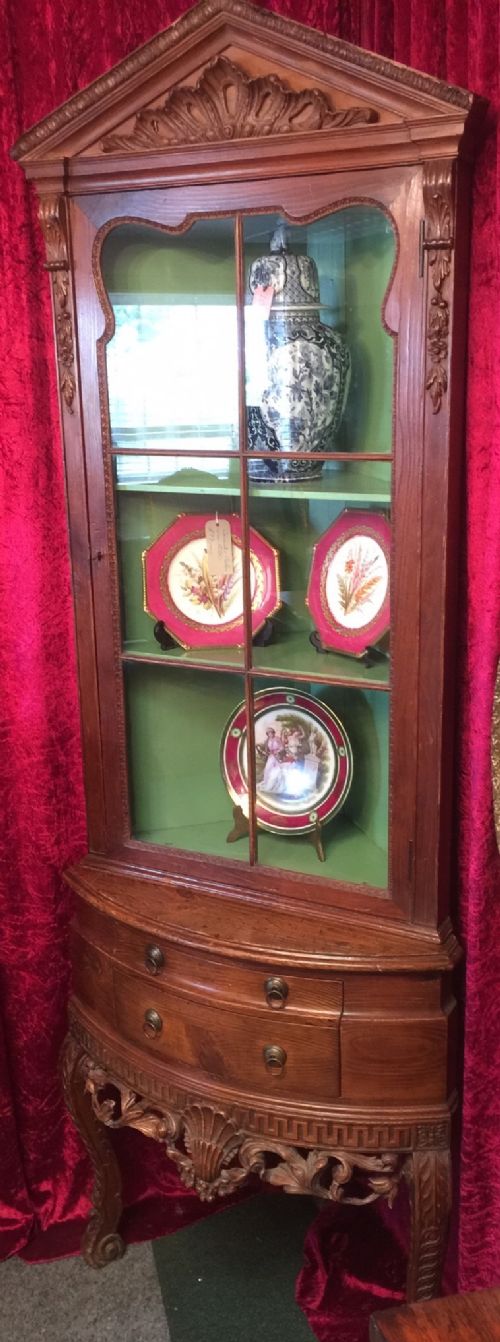 fig 1. Early eighteenth century Dutch carved corner cupboard