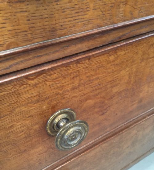 fig 1. Georgian oak chest of drawers circa 1800