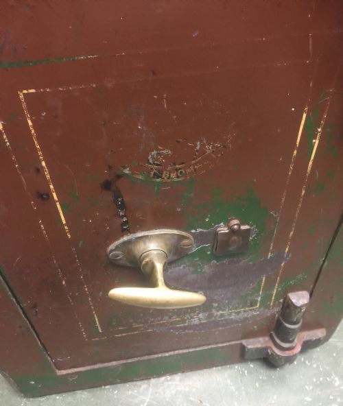 fig 1. Edwardian safe with two keys 