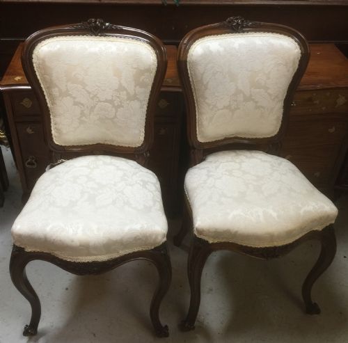 Victorian Pair of Carved Walnut Salon Chairs