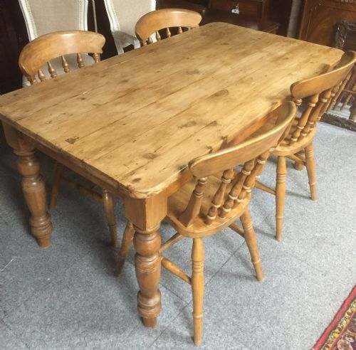 Edwardian Pine Kitchen Table on Turned Legs Six Seater