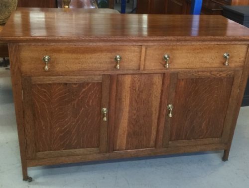 Arts and Crafts Golden Oak Sideboard in Original Condition 
