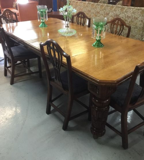 Eight Seater Golden Oak Wind Out Dining Table. Circa 1880