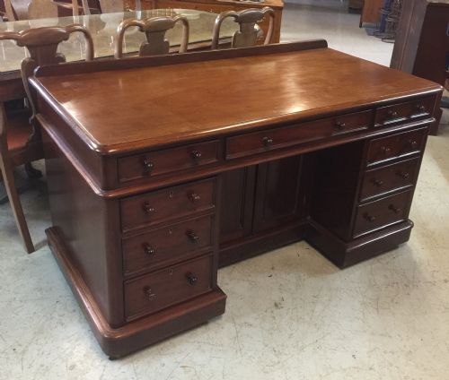 Victorian Mahogany Twin Pedestal Desk in Original Condition