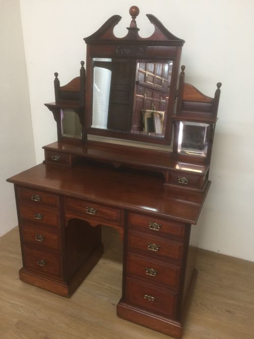 Victorian Mahogany Dressing Chest