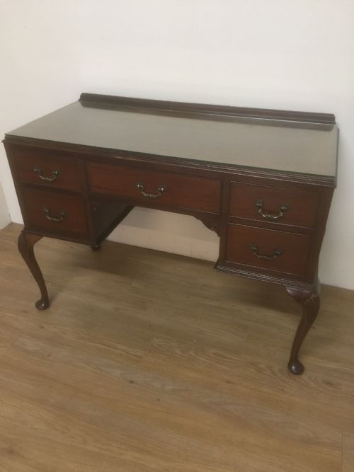 Mahogany  Queen Anne Style  Dressing Table. Circa 1920