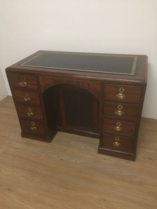 Georgian Mahogany Desk with Inset Leather Top