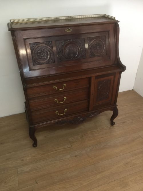 Nineteenth Century Carved Mahogany Bureau on Cabriole Legs