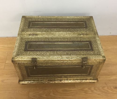 NINETEENTH CENTURY BRASS BOUND HARDWOOD MIDDLE EASTERN BOX - ADDITIONAL PHOTO 2