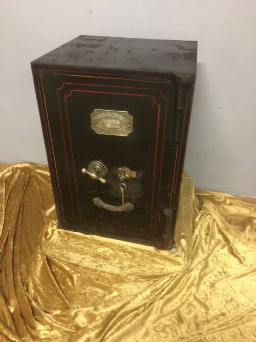 Edwardian Safe in Original Condition by Jacob Cartwright Two Keys