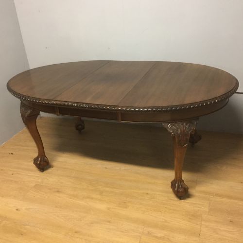 Nineteenth Century Queen Anne Style Mahogany Wind Out Dining Table