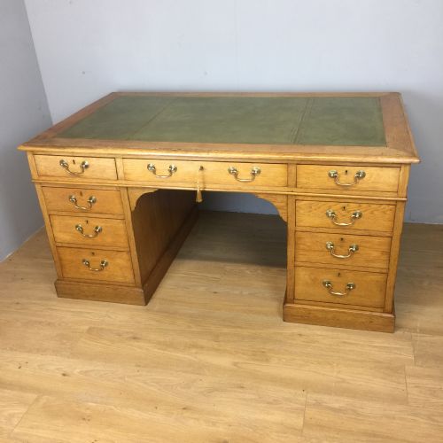 Late Nineteenth Century Light Oak Partners Desk