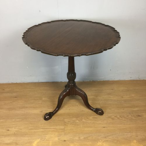 Georgian Style Pie Crust Top Tilt Top Tripod Table Circa 1930