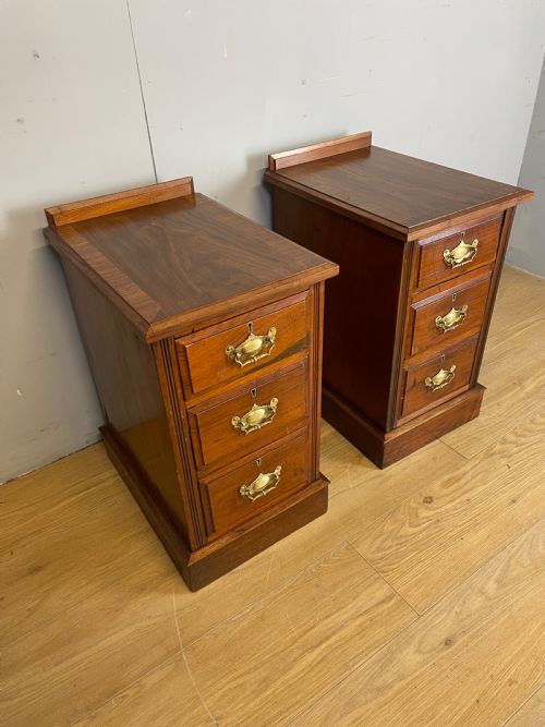 Pair of Late C19th Walnut Bedside Cabinets