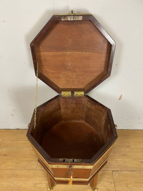 GEORGIAN MAHOGANY OCTAGONAL BRASS BOUND CELLARETTE - ADDITIONAL PHOTO 4