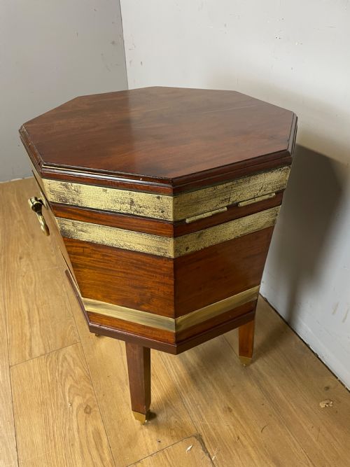 GEORGIAN MAHOGANY OCTAGONAL BRASS BOUND CELLARETTE - ADDITIONAL PHOTO 8