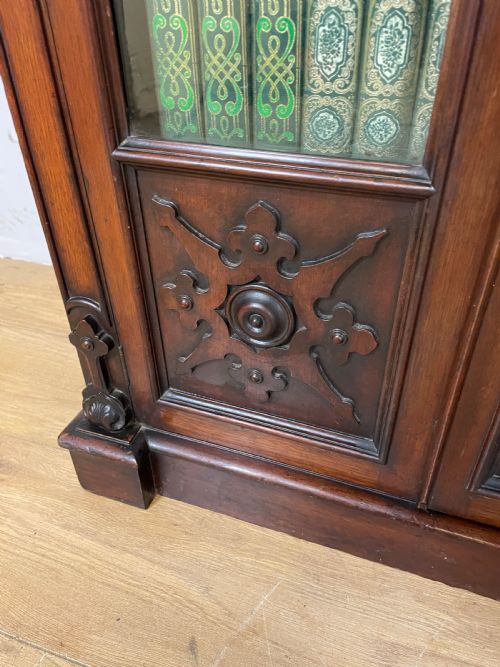 C19TH WALNUT FREESTANDING BOOKCASE IN THE STYLE OF PUGIN - ADDITIONAL PHOTO 3