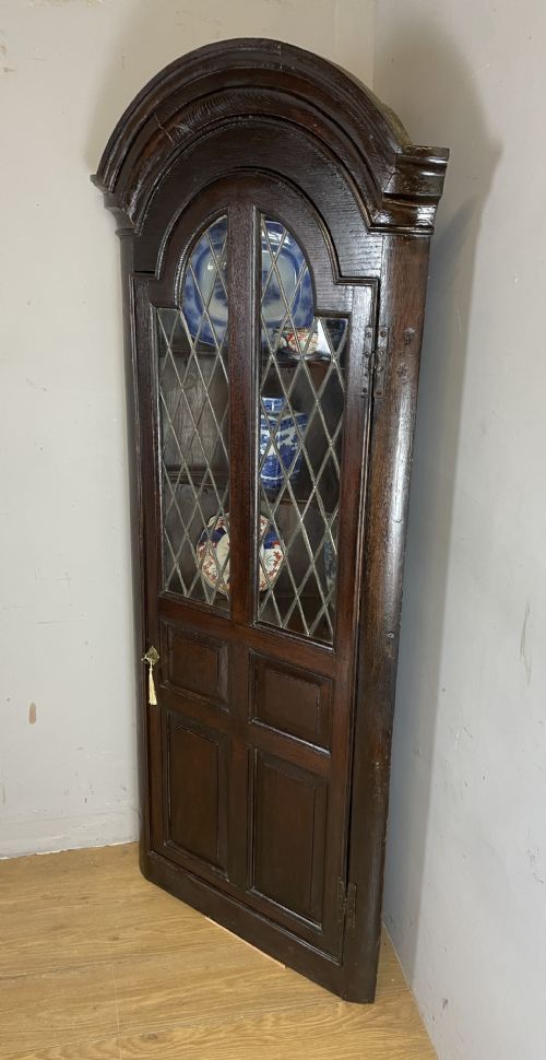 EARLY C18TH GLAZED OAK CORNER CUPBOARD CIRCA 1730 - ADDITIONAL PHOTO 3