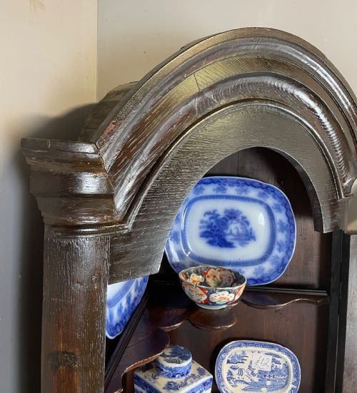 EARLY C18TH GLAZED OAK CORNER CUPBOARD CIRCA 1730 - ADDITIONAL PHOTO 5
