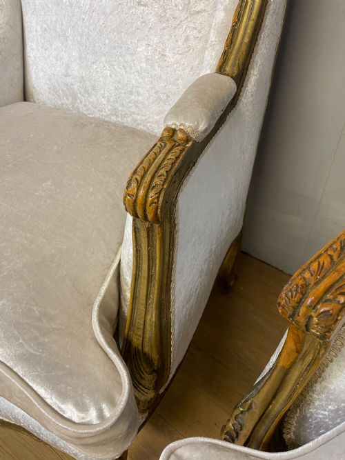 EARLY C20TH PAIR OF CARVED AND GILDED FRENCH WINGED ARMCHAIRS - ADDITIONAL PHOTO 4
