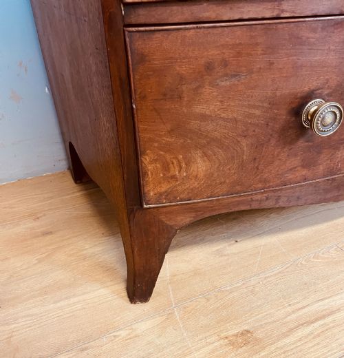 REGENCY BOW FRONT THREE HEIGHT CHEST OF DRAWERS CIRCA 1820 - ADDITIONAL PHOTO 6