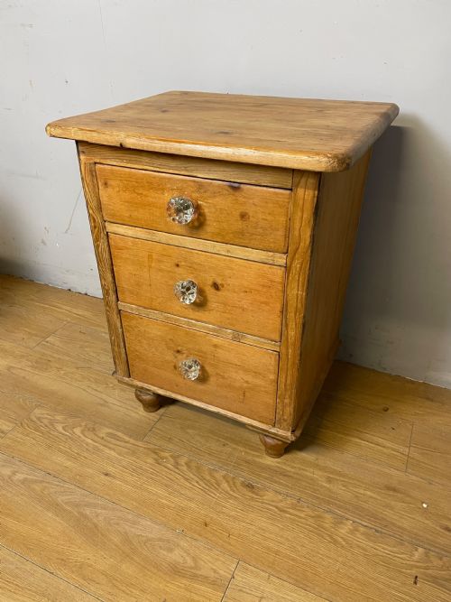 C19th Three Height Pine Chest of Drawers