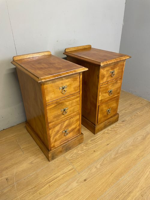 C19TH PAIR OF SATIN BIRCH BEDSIDE CABINETS