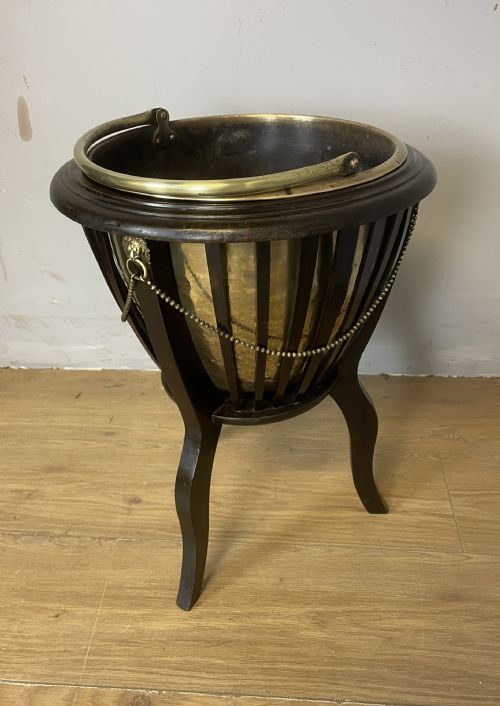 EDWARDIAN BRASS WINE COOLER IN A MAHOGANY STAND - ADDITIONAL PHOTO 8