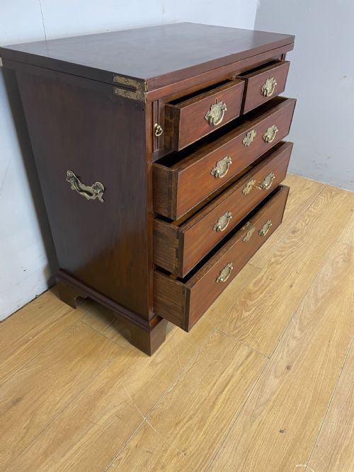 C19TH SMALL MAHOGANY BACHELORS CHEST ON BRACKET FEET - ADDITIONAL PHOTO 2