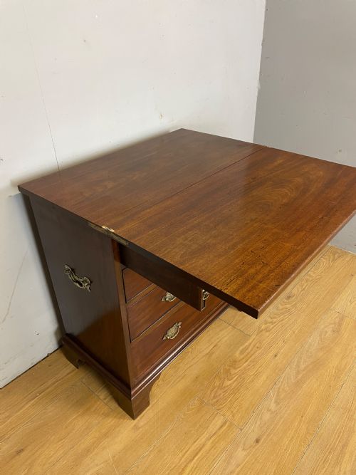 C19TH SMALL MAHOGANY BACHELORS CHEST ON BRACKET FEET - ADDITIONAL PHOTO 6