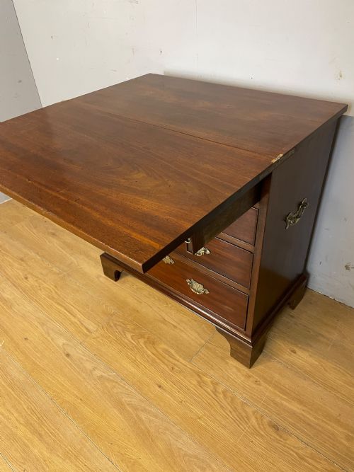 C19TH SMALL MAHOGANY BACHELORS CHEST ON BRACKET FEET - ADDITIONAL PHOTO 8
