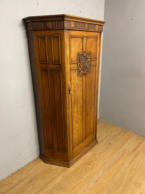 ARTS AND CRAFTS GOLDEN OAK HALL CUPBOARD - ADDITIONAL PHOTO 2
