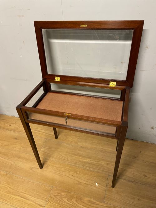 MAHOGANY BIJOUTERIE CABINET WITH INLAY AND TWO KEYS - ADDITIONAL PHOTO 5
