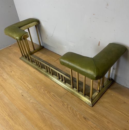 C19TH BRASS CLUB FENDER IN GREEN LEATHER - ADDITIONAL PHOTO 1
