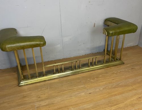 C19TH BRASS CLUB FENDER IN GREEN LEATHER - ADDITIONAL PHOTO 2