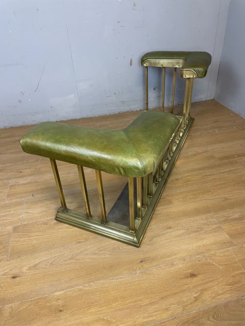 C19TH BRASS CLUB FENDER IN GREEN LEATHER - ADDITIONAL PHOTO 11