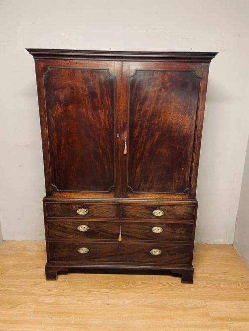 GEORGIAN FLAME MAHOGANY LINEN PRESS OF SMALL PROPORTIONS - ADDITIONAL PHOTO 1