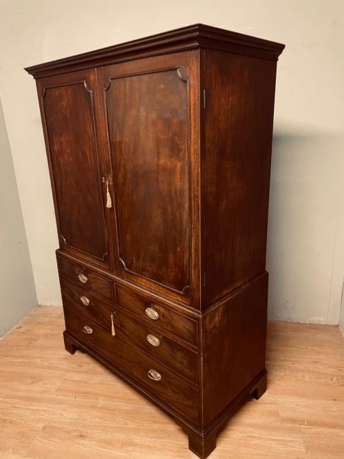 GEORGIAN FLAME MAHOGANY LINEN PRESS OF SMALL PROPORTIONS - ADDITIONAL PHOTO 7