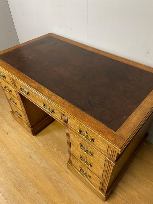 ARTS AND CRAFTS GOLDEN OAK THREE PART DESK WITH INSET LEATHER TOP - ADDITIONAL PHOTO 3