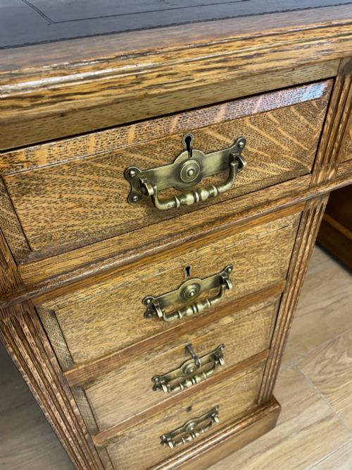 ARTS AND CRAFTS GOLDEN OAK THREE PART DESK WITH INSET LEATHER TOP - ADDITIONAL PHOTO 5