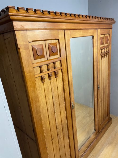 ARTS AND CRAFTS COUNTRY HOUSE GOLDEN ASH TRIPLE WARDROBE - ADDITIONAL PHOTO 3