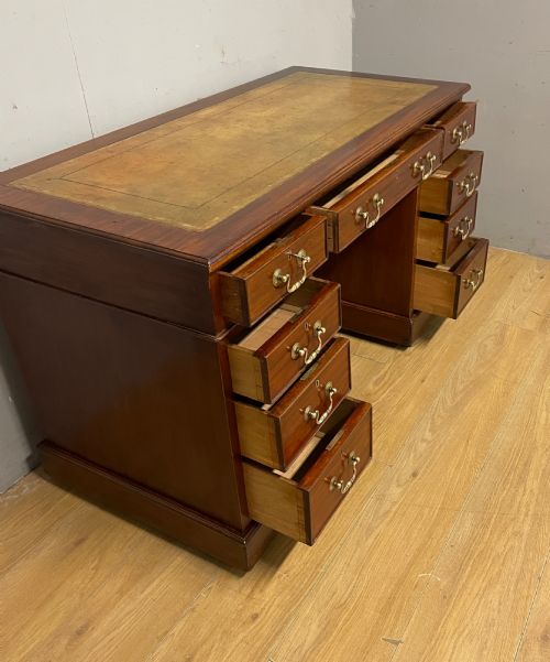 EDWARDIAN MAHOGANY PEDESTAL THREE PART DESK WITH A TOOLED LEATHER - ADDITIONAL PHOTO 7