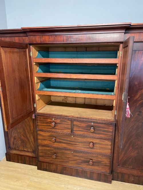 GEORGIAN COUNTRY HOUSE FLAME MAHOGANY FOUR DOOR WARDROBE - ADDITIONAL PHOTO 5