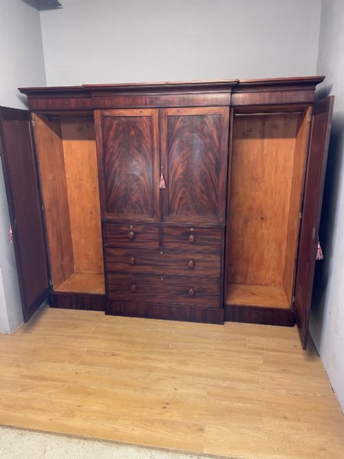 GEORGIAN COUNTRY HOUSE FLAME MAHOGANY FOUR DOOR WARDROBE - ADDITIONAL PHOTO 8