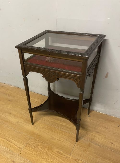 C19TH MAHOGANY BLIND FRETWORK BIJOUTERIE - ADDITIONAL PHOTO 1