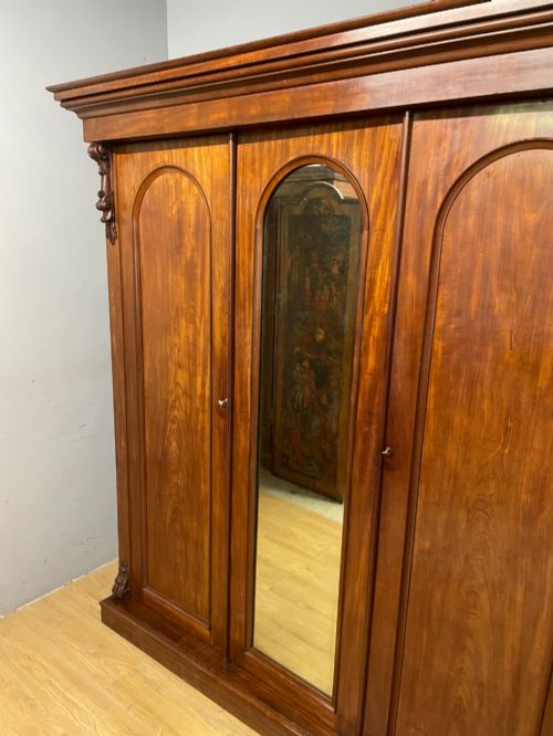 C19TH FLAME MAHOGANY TRIPLE WARDROBE IN GOOD ORIGINAL CONDITION - ADDITIONAL PHOTO 2