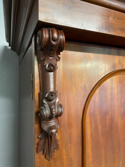 C19TH FLAME MAHOGANY TRIPLE WARDROBE IN GOOD ORIGINAL CONDITION - ADDITIONAL PHOTO 6