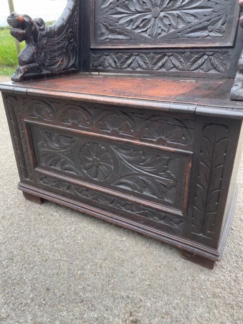 C19TH CARVED OAK BOX SETTLE OF SMALL PROPORTIONS - ADDITIONAL PHOTO 2